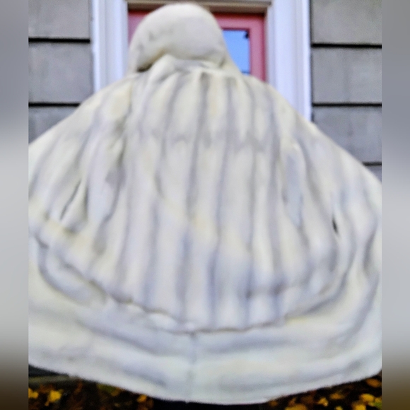 Silver Sable Mink Fur Cape Coat - Picture 5 of 11